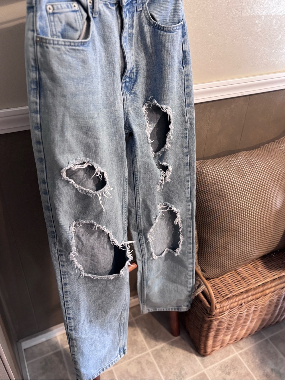 Urban Outfitters BDG Light Blue Distressed High Rise Mom Jeans Denim Edgy - Picture 5 of 11